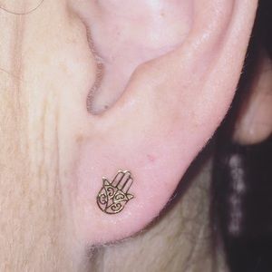 14kt yellow gold Hamsa earring